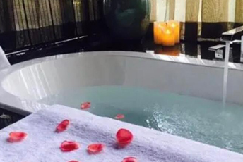 合肥水疗池中的失重冥想：当身体学会漂浮